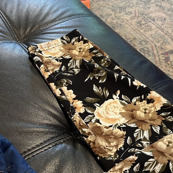 Plus-size Flowered Dress Pants. V-0160 - Picture 2 of 5